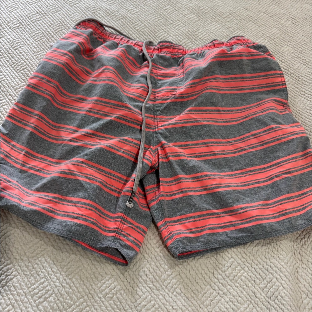 True Grit Men’s Gray & Coral Striped Athletic Shorts